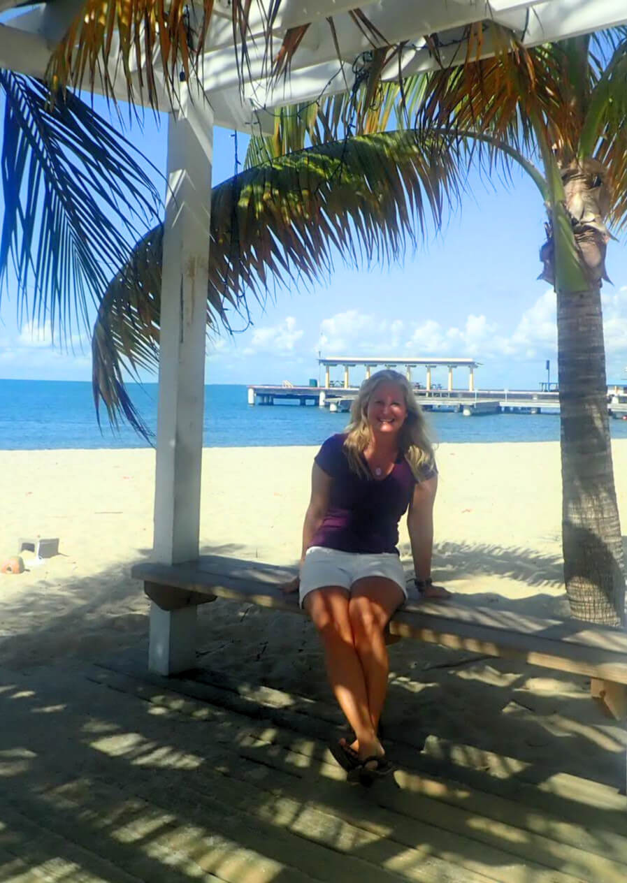 jyll-hoyrup-belize-beach-energy-healer yll Hoyrup sitting on a beach bench in Belize — intuitive energy healer